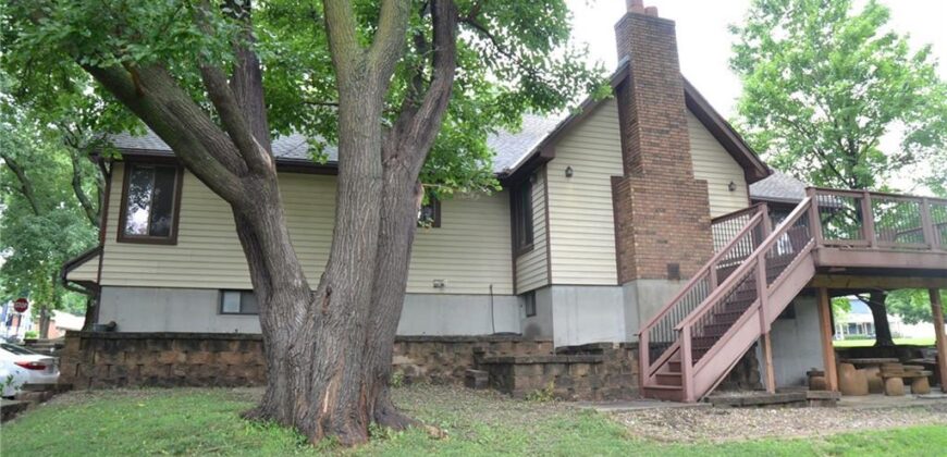 8001 N Lydia Avenue, Kansas City, MO 64118
