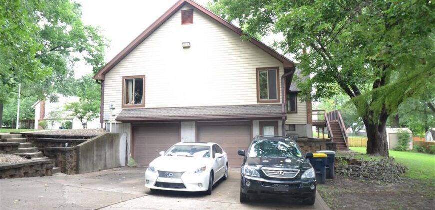 8001 N Lydia Avenue, Kansas City, MO 64118