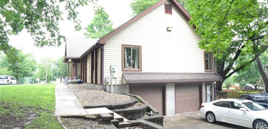 8001 N Lydia Avenue, Kansas City, MO 64118