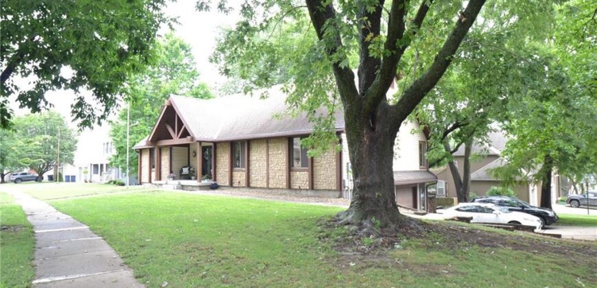 8001 N Lydia Avenue, Kansas City, MO 64118