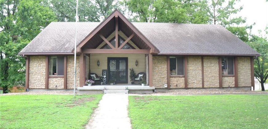 8001 N Lydia Avenue, Kansas City, MO 64118