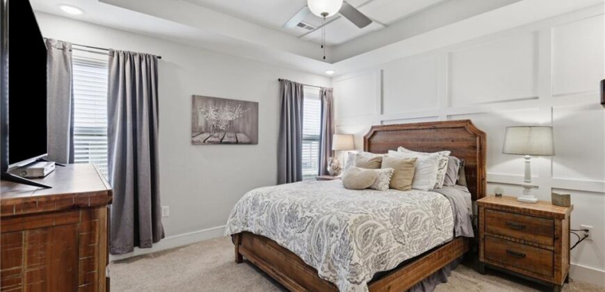 7374 Griffey Street, Parkville, MO 64152