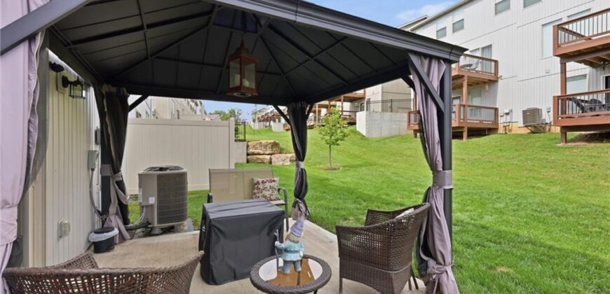7374 Griffey Street, Parkville, MO 64152