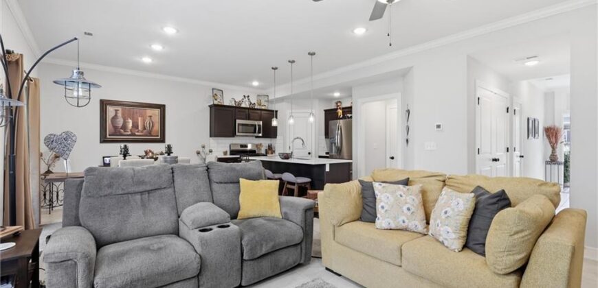 7374 Griffey Street, Parkville, MO 64152