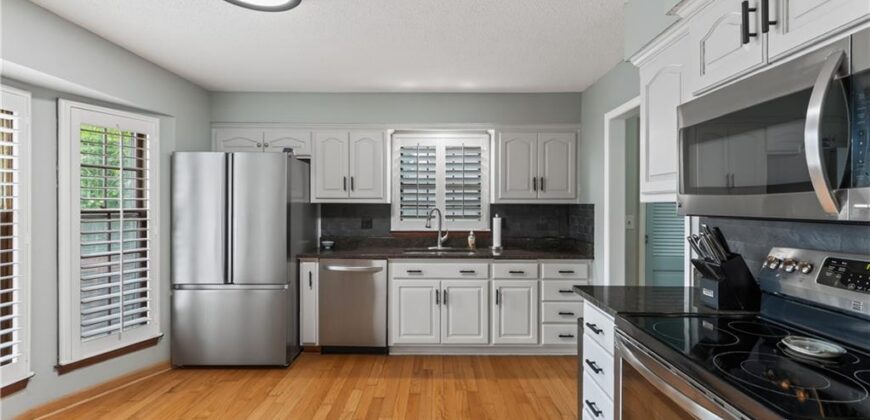 1704 NE 69th Terrace, Gladstone, MO 64118