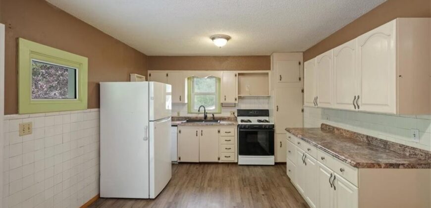 127 Collette Street, Excelsior Springs, MO 64024