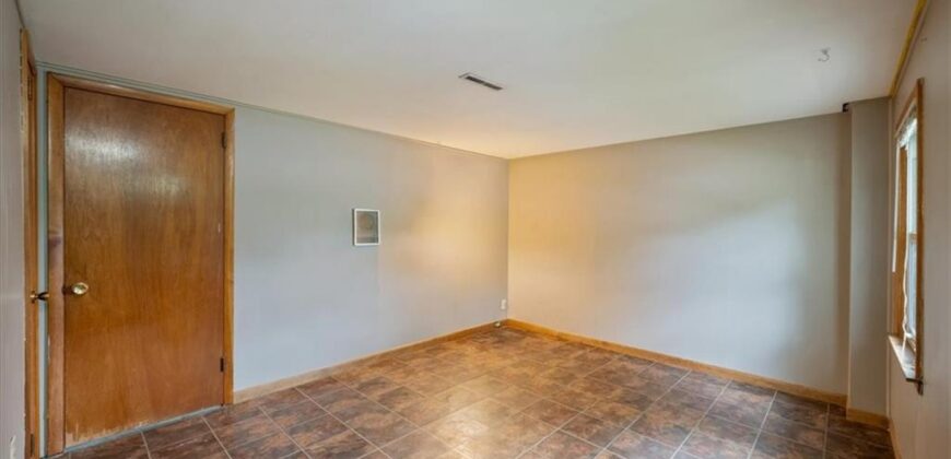 127 Collette Street, Excelsior Springs, MO 64024