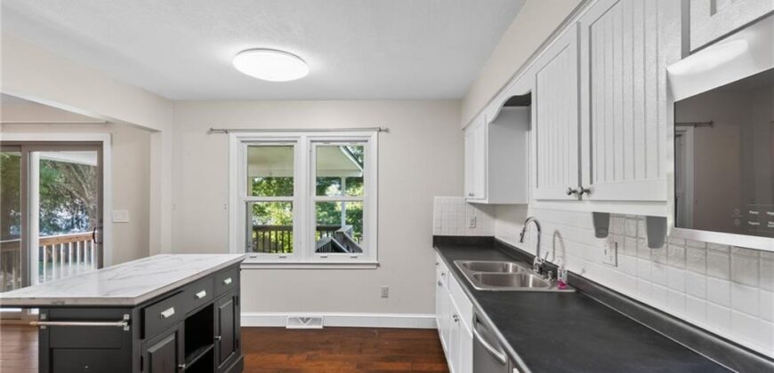 5524 NW Raintree Drive, Kansas City, MO 64152