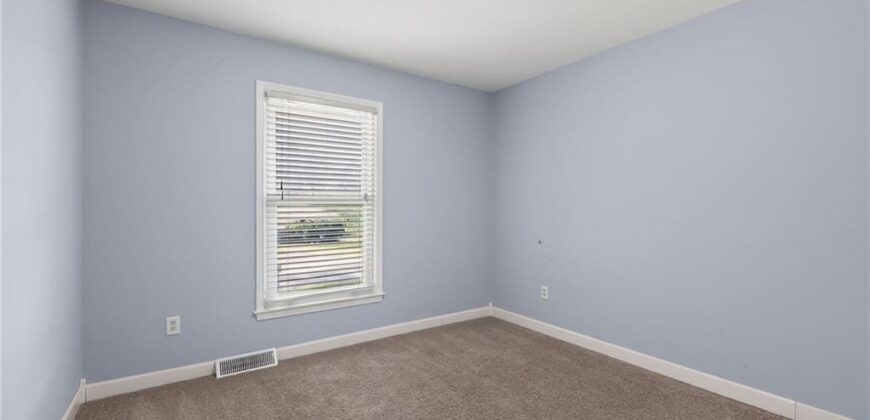 5524 NW Raintree Drive, Kansas City, MO 64152