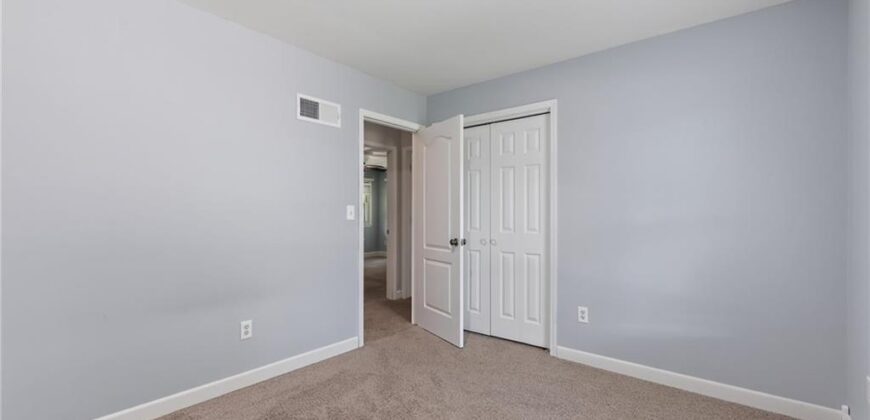 5524 NW Raintree Drive, Kansas City, MO 64152
