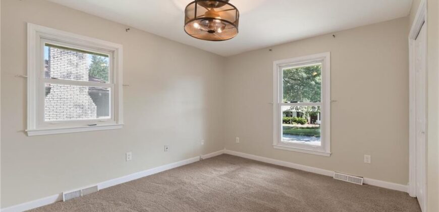 5524 NW Raintree Drive, Kansas City, MO 64152