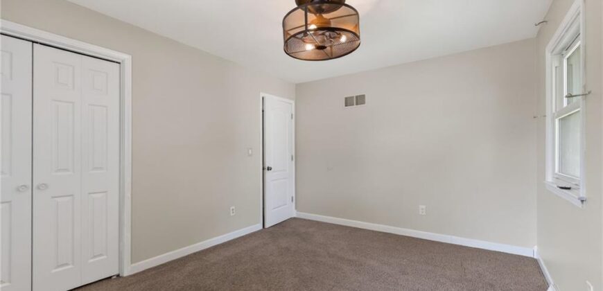5524 NW Raintree Drive, Kansas City, MO 64152