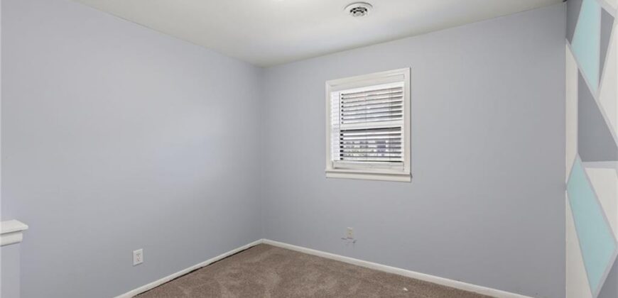 5524 NW Raintree Drive, Kansas City, MO 64152