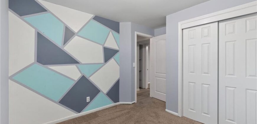5524 NW Raintree Drive, Kansas City, MO 64152