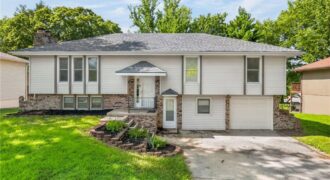 5524 NW Raintree Drive, Kansas City, MO 64152