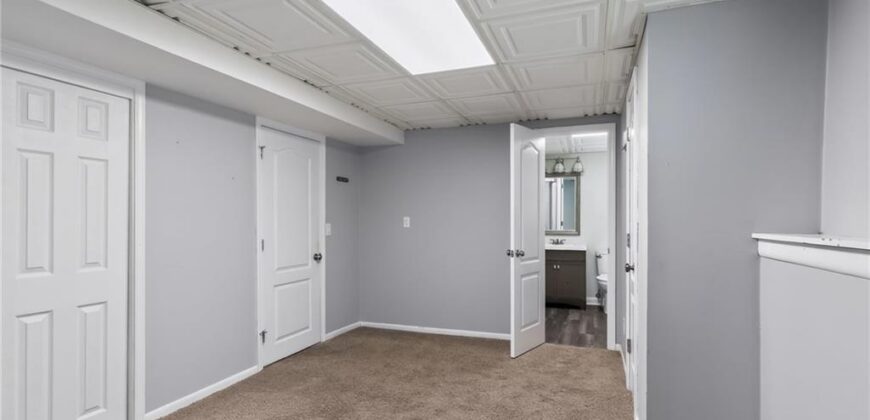 5524 NW Raintree Drive, Kansas City, MO 64152