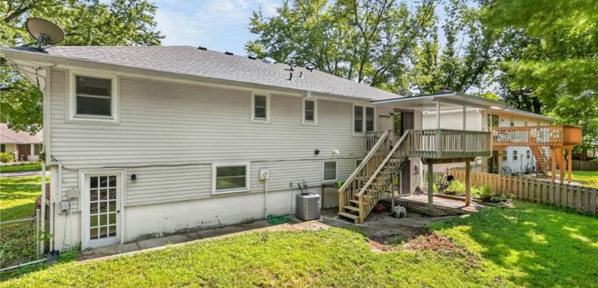 5524 NW Raintree Drive, Kansas City, MO 64152