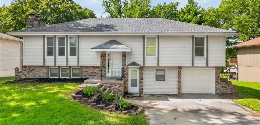 5524 NW Raintree Drive, Kansas City, MO 64152