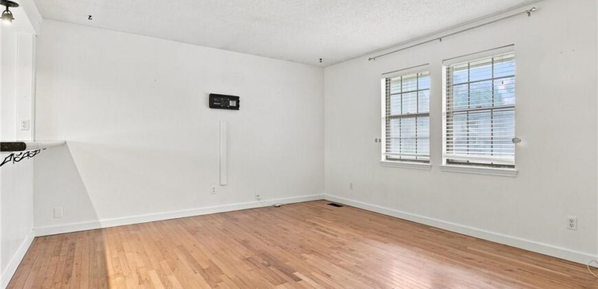 3704 N Woodland Avenue, Kansas City, MO 64116