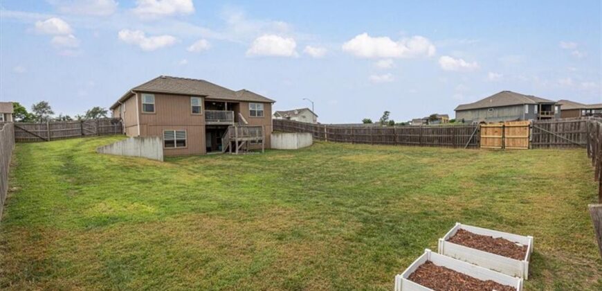 200 Rock Creek Terrace, Smithville, MO 64089