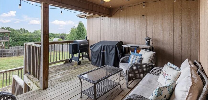 200 Rock Creek Terrace, Smithville, MO 64089