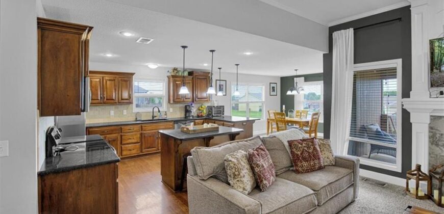 200 Rock Creek Terrace, Smithville, MO 64089