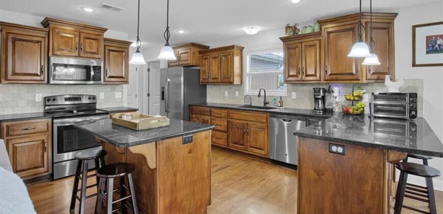 200 Rock Creek Terrace, Smithville, MO 64089