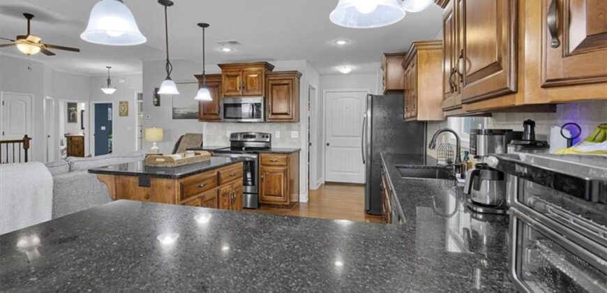 200 Rock Creek Terrace, Smithville, MO 64089