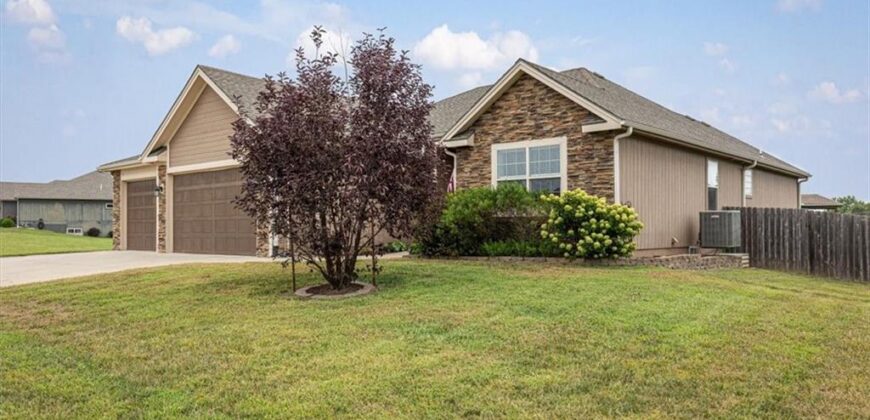 200 Rock Creek Terrace, Smithville, MO 64089