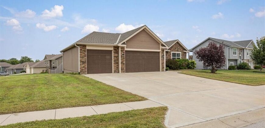 200 Rock Creek Terrace, Smithville, MO 64089