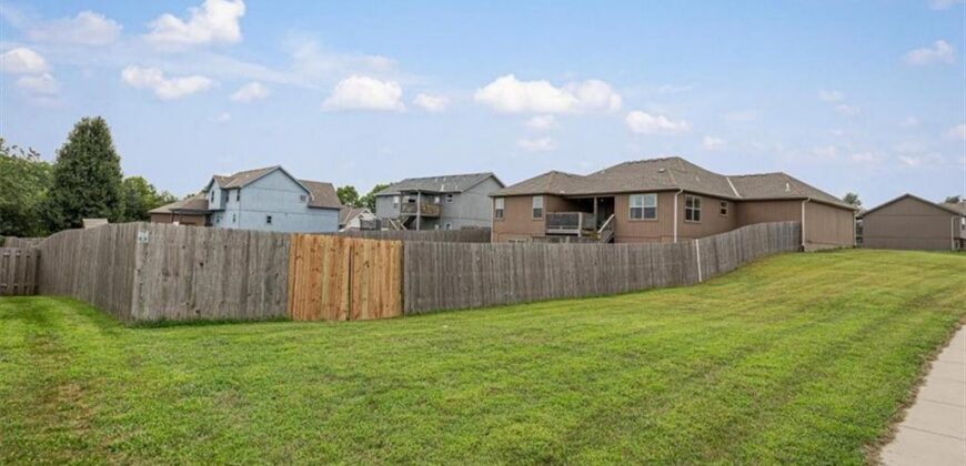 200 Rock Creek Terrace, Smithville, MO 64089