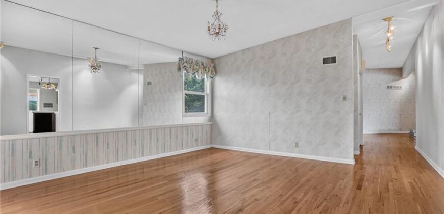 1109 NW South Shore Drive, Lake Waukomis, MO 64151