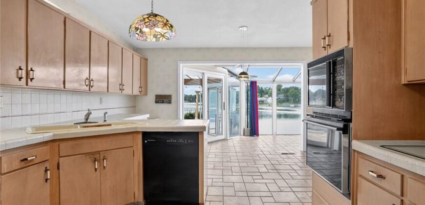 1109 NW South Shore Drive, Lake Waukomis, MO 64151
