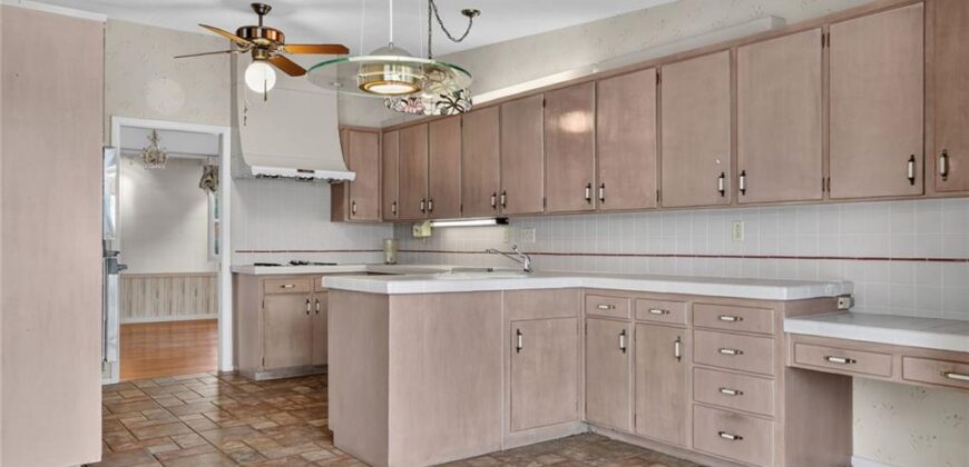 1109 NW South Shore Drive, Lake Waukomis, MO 64151