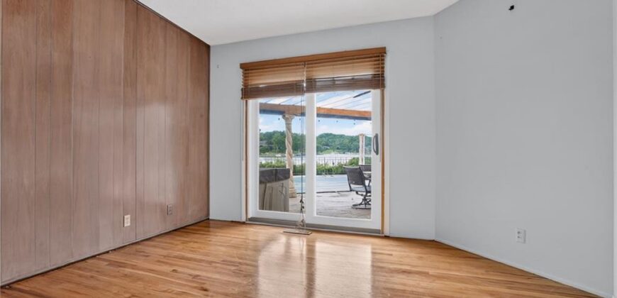 1109 NW South Shore Drive, Lake Waukomis, MO 64151