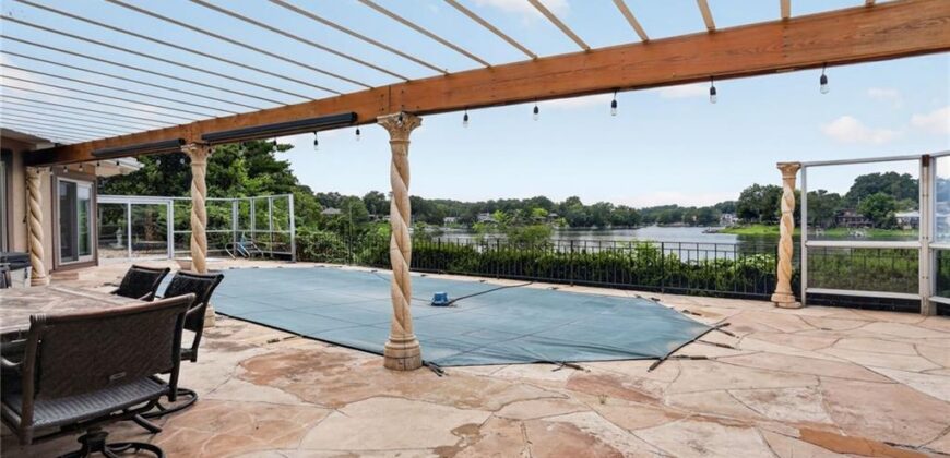 1109 NW South Shore Drive, Lake Waukomis, MO 64151