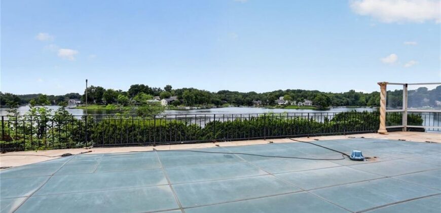 1109 NW South Shore Drive, Lake Waukomis, MO 64151