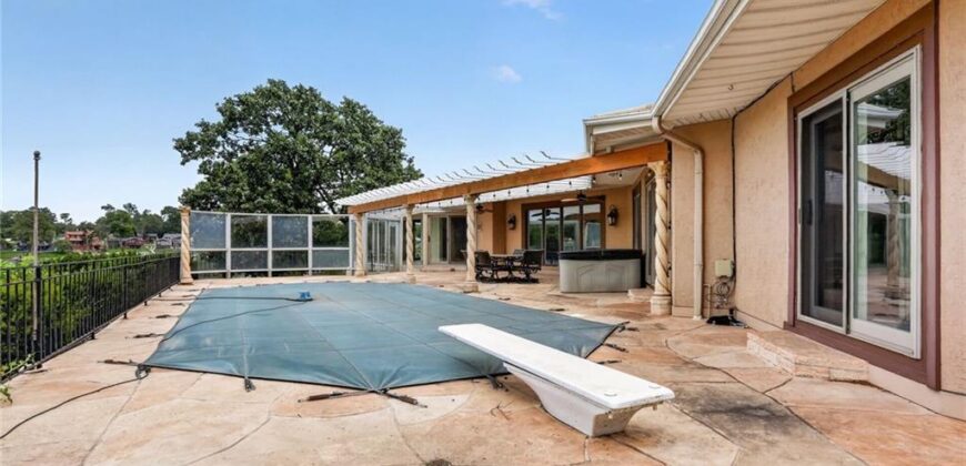 1109 NW South Shore Drive, Lake Waukomis, MO 64151