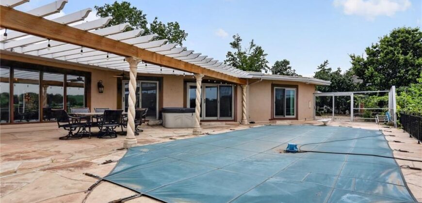 1109 NW South Shore Drive, Lake Waukomis, MO 64151