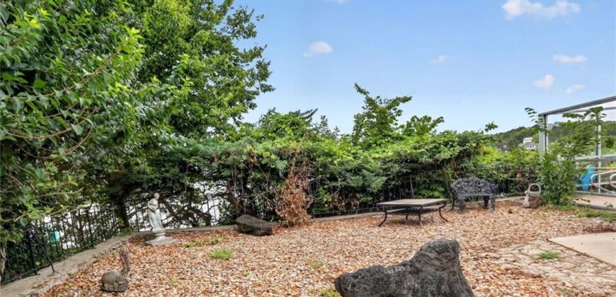 1109 NW South Shore Drive, Lake Waukomis, MO 64151