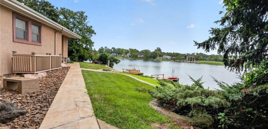 1109 NW South Shore Drive, Lake Waukomis, MO 64151
