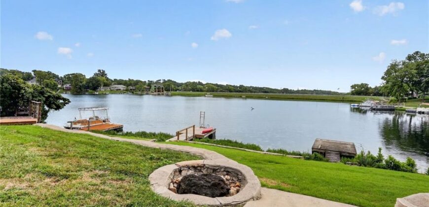 1109 NW South Shore Drive, Lake Waukomis, MO 64151