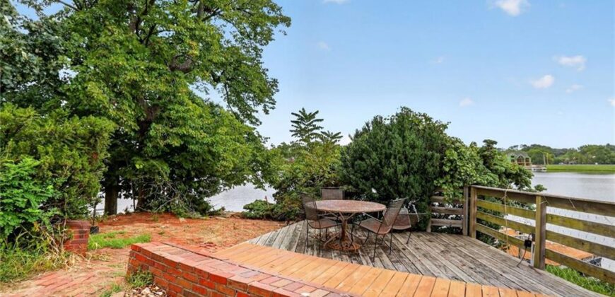 1109 NW South Shore Drive, Lake Waukomis, MO 64151