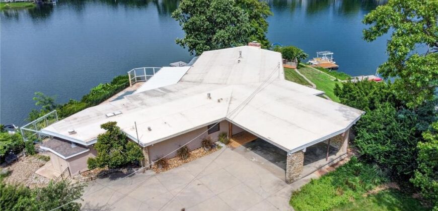 1109 NW South Shore Drive, Lake Waukomis, MO 64151