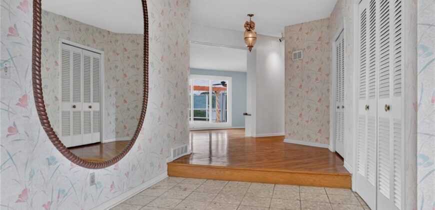 1109 NW South Shore Drive, Lake Waukomis, MO 64151
