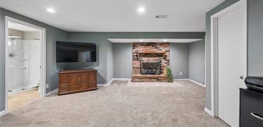 7833 N Michigan Avenue, Kansas City, MO 64118