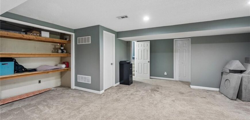 7833 N Michigan Avenue, Kansas City, MO 64118