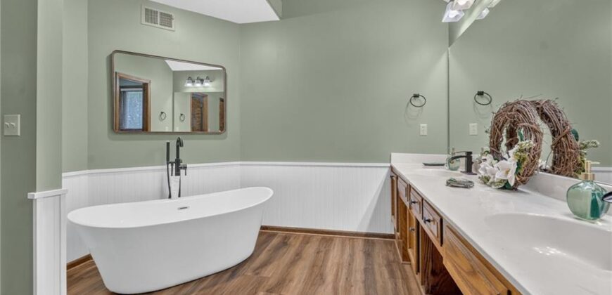 5129 NW Walden Drive, Kansas City, MO 64151