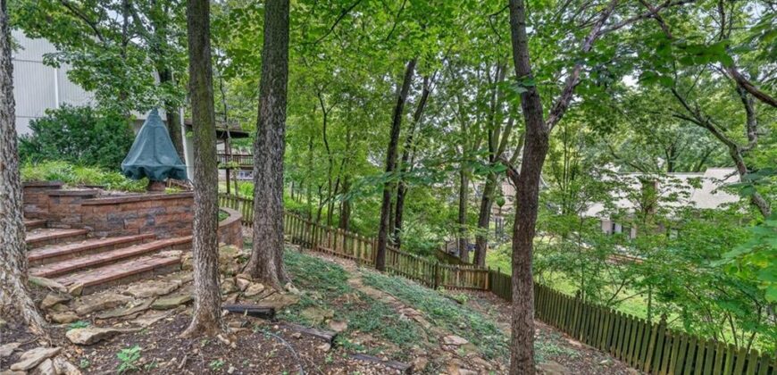 5129 NW Walden Drive, Kansas City, MO 64151
