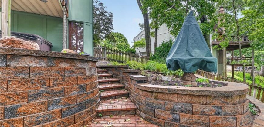 5129 NW Walden Drive, Kansas City, MO 64151